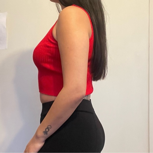 🔥 Fashion Nova Ribbed Red V-Neck Tank – Size Small 🔥 - Picture 2 of 11